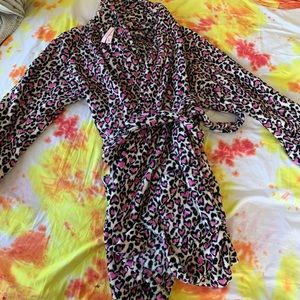 BRAND NEW  VICTORIA SECRET BATH ROBE !!!!